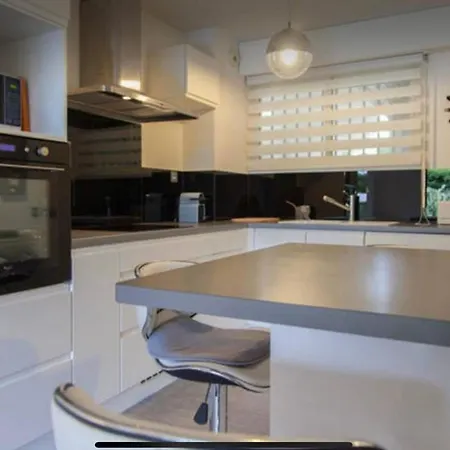 Apartment Modern Close To The Beaches With Garden